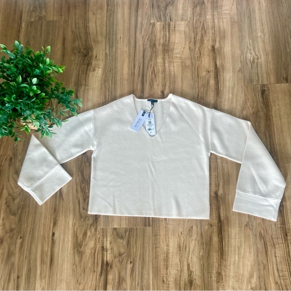 Dynamite v Neck Sweater - Picture 4 of 6